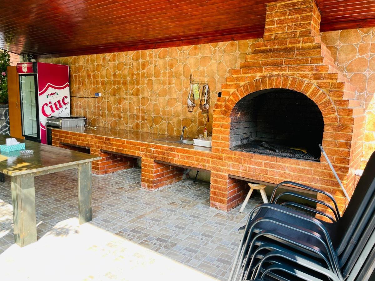 Casa Camelia Hotel Dubova Bagian luar foto