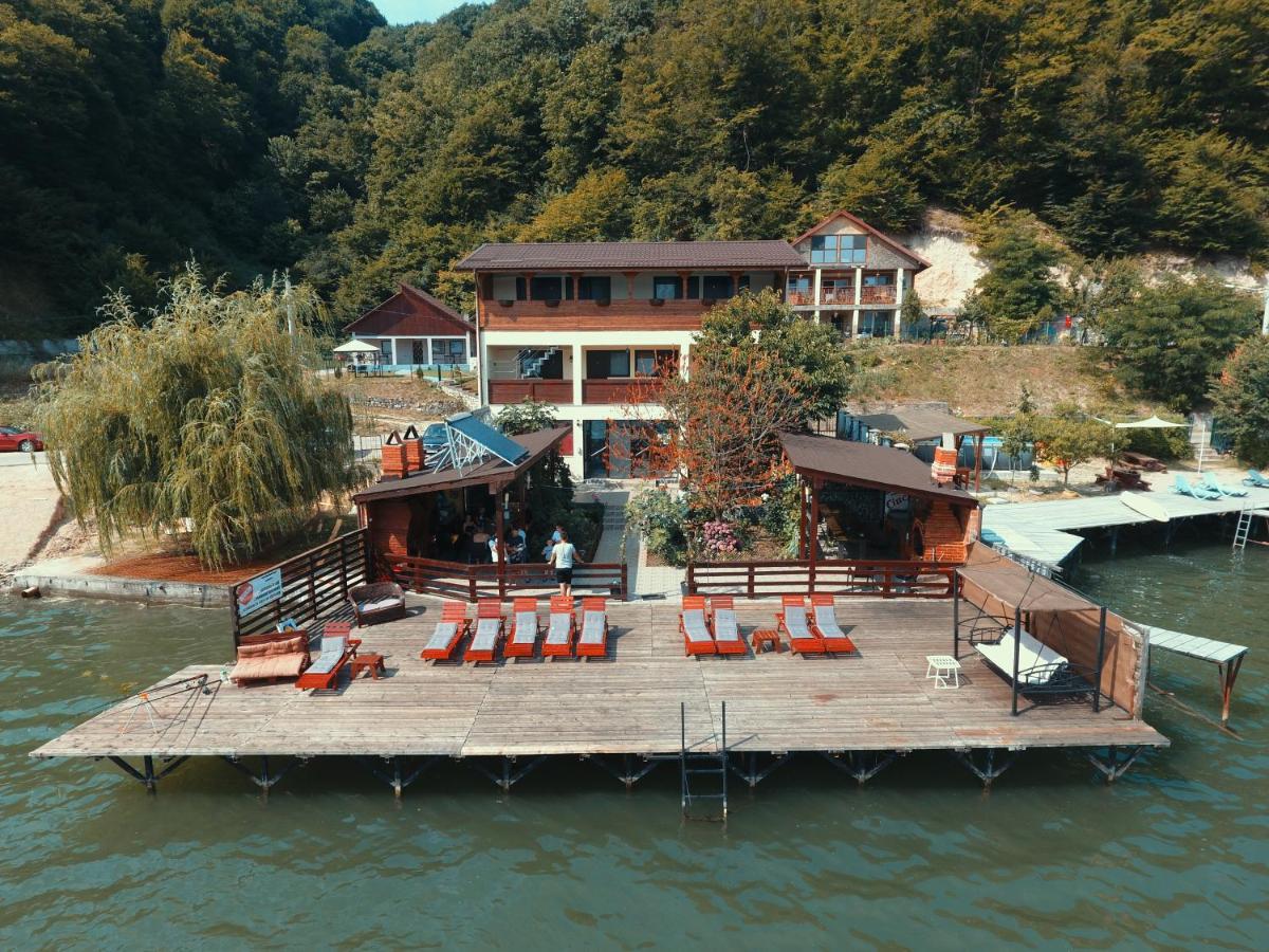 Casa Camelia Hotel Dubova Bagian luar foto