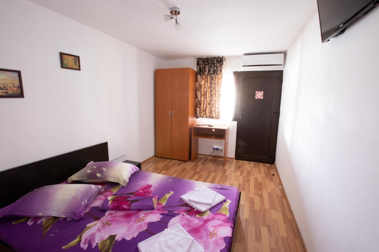 Casa Camelia Hotel Dubova Bagian luar foto