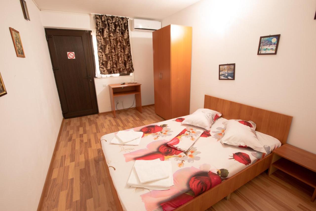Casa Camelia Hotel Dubova Bagian luar foto